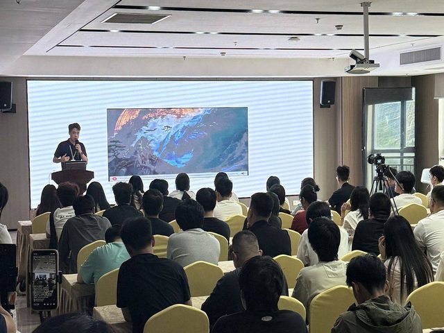 讲师大屏演示AI作品