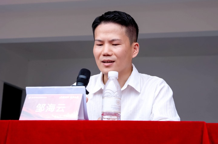校庆现场邹校长致辞